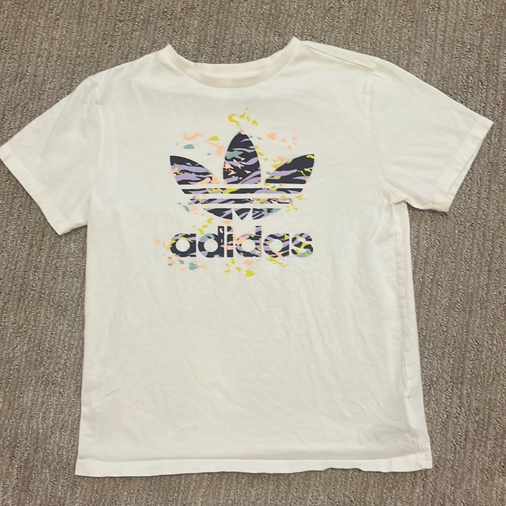 Adidas girls t-shirt. Size 13-14Y (US L)